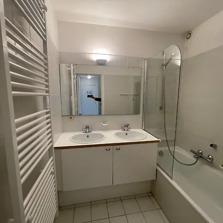 Apartment Cape Cod 201 With Location *